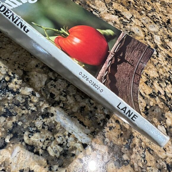 Vintage Vegetable Gardening Book Paperback 1977 - Picture 7 of 7
